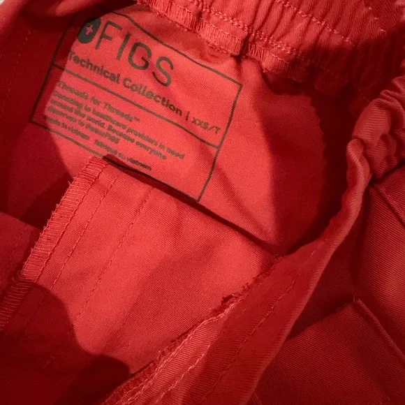 Figs set XS regular casma top and XXS tall yola skinny pants in clay - Picture 5 of 6